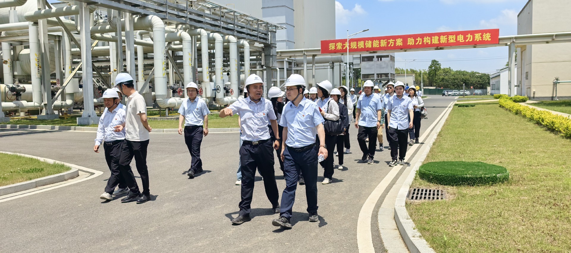 1780911862542547.jpg 参观盐穴储能国家示范工程一期场馆2.jpg